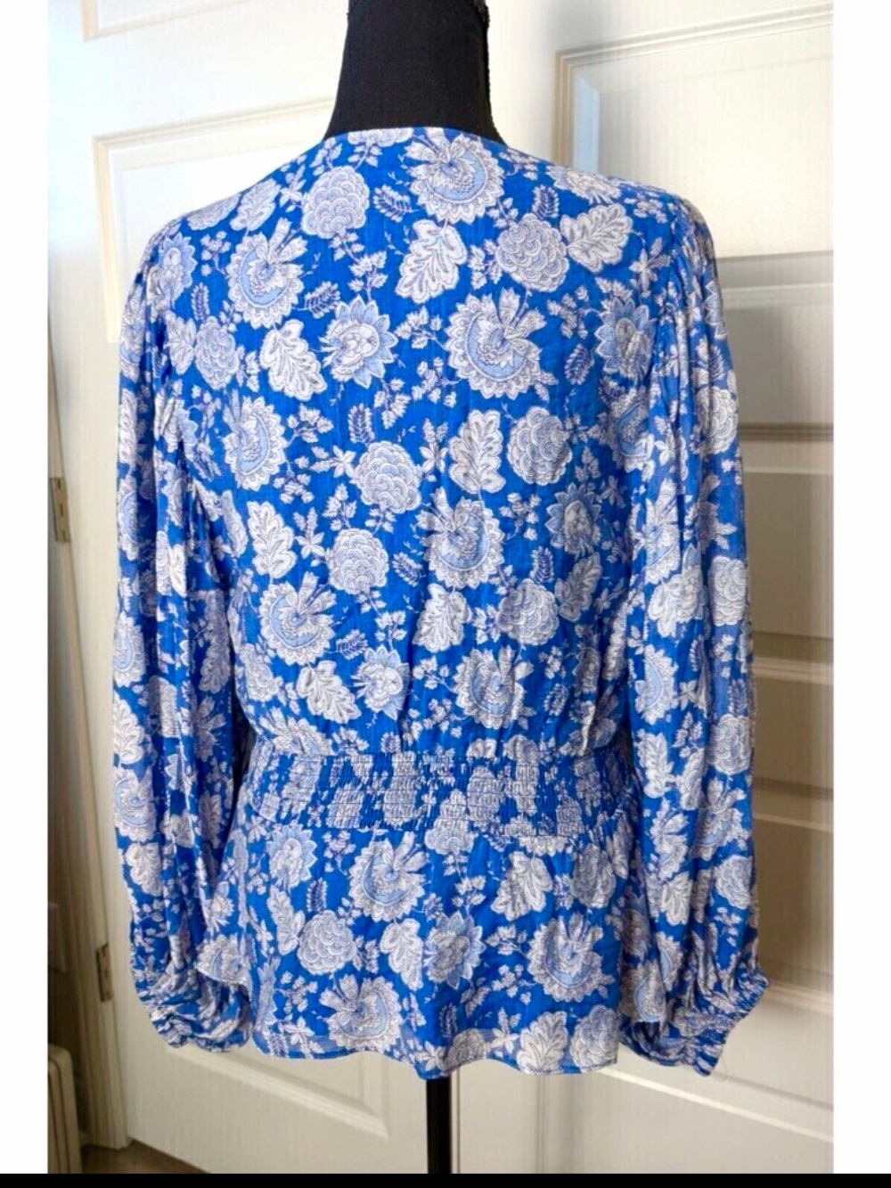 Vince Camuto V-Neck Peplum Top Blue and White Floral Blouse Top Size Small - Picture 4 of 12